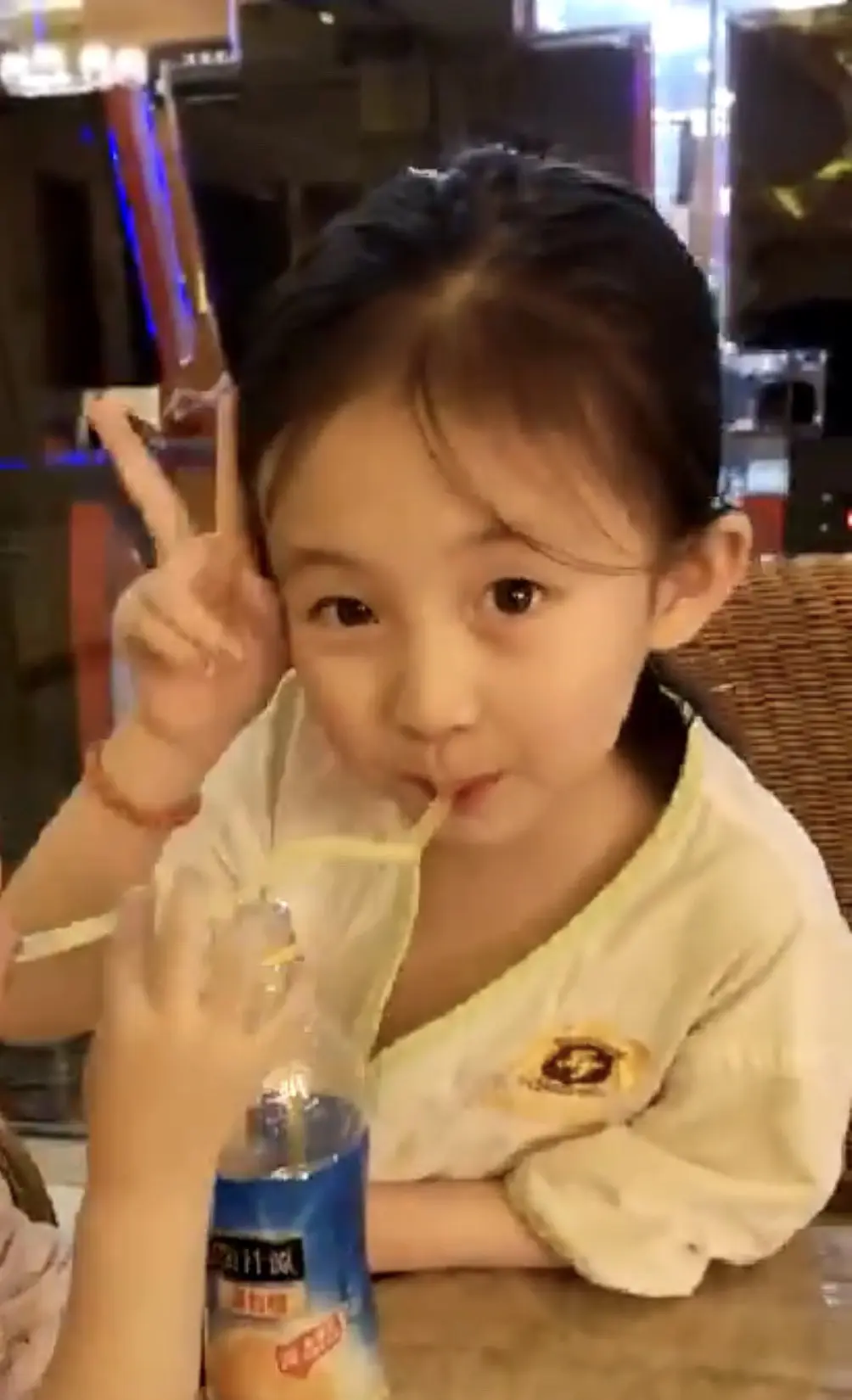 我再也不会觉得任何一个女孩比你可爱了！这个不给提前了