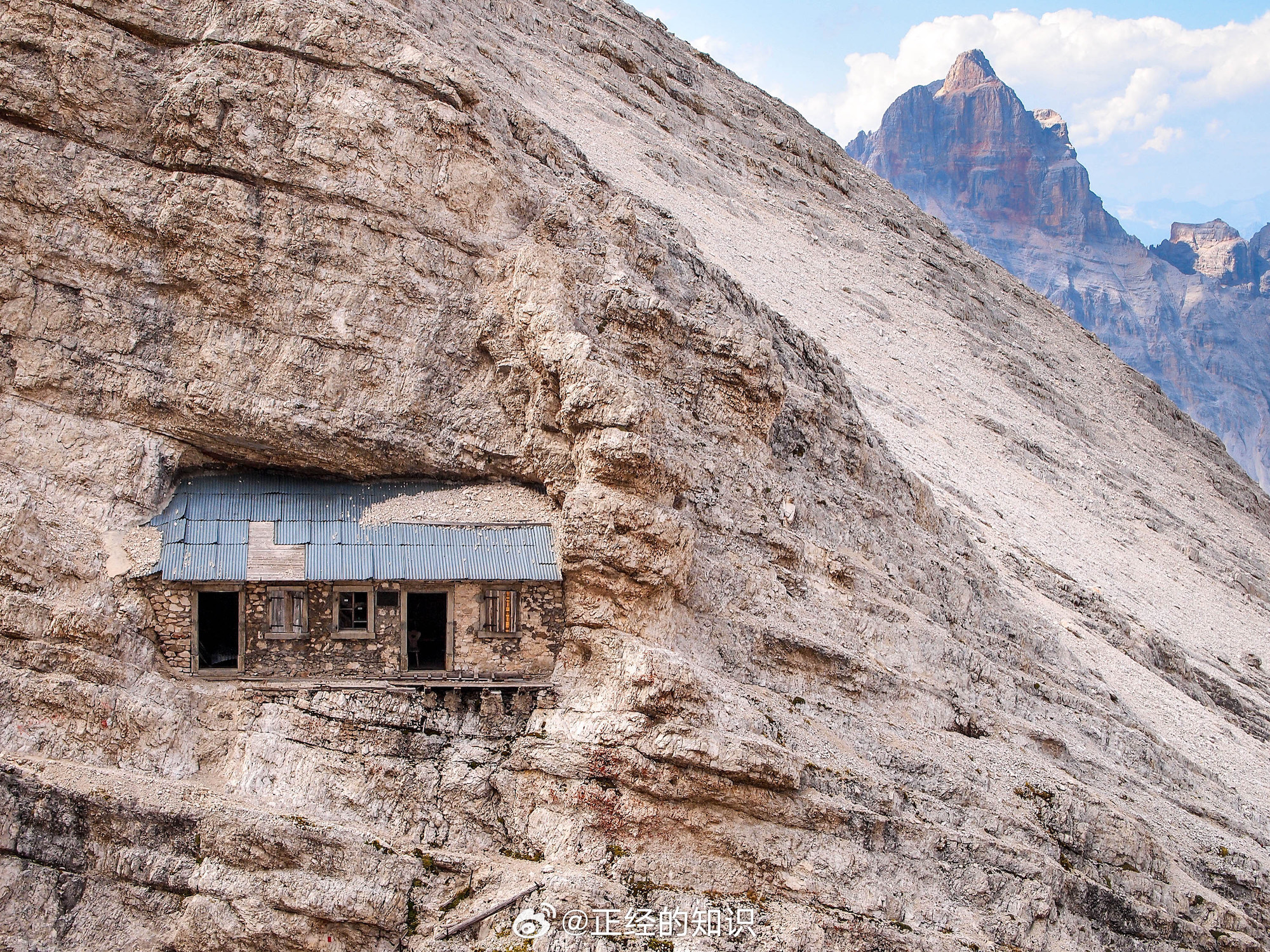 第一次世界大战的高山避难所，位于意大利多洛米蒂山脉（DolomiteMount