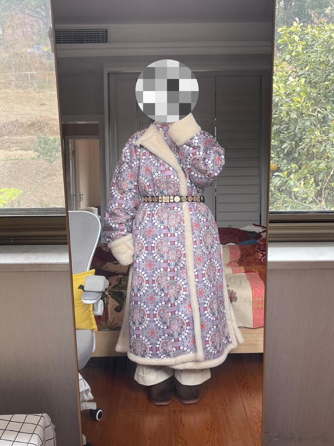 纠结这件衣服是否留下。