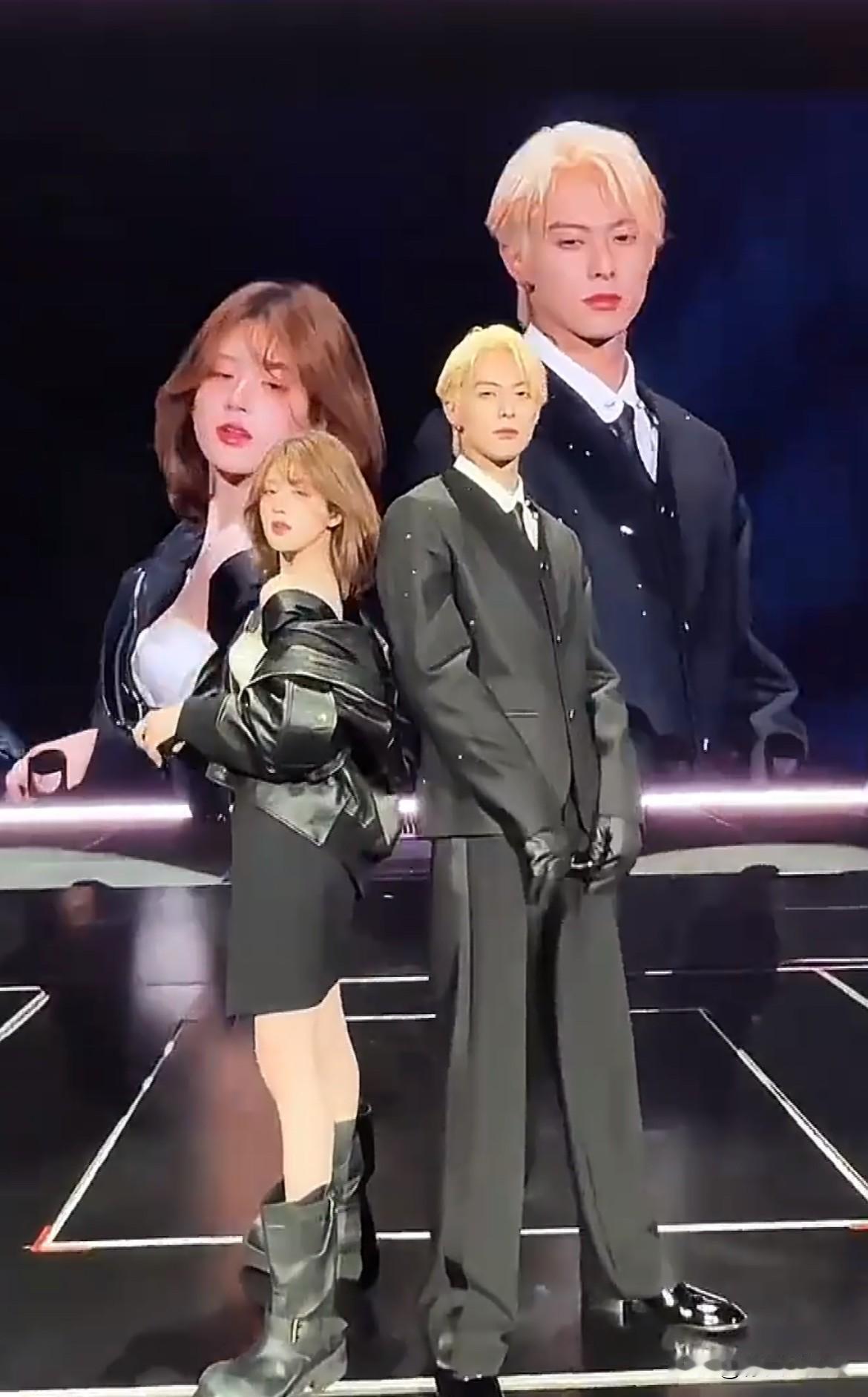 1月17日，王鹤棣赵露思空降同框营业！王鹤棣西装金发造型宛如动漫角色走进现实，