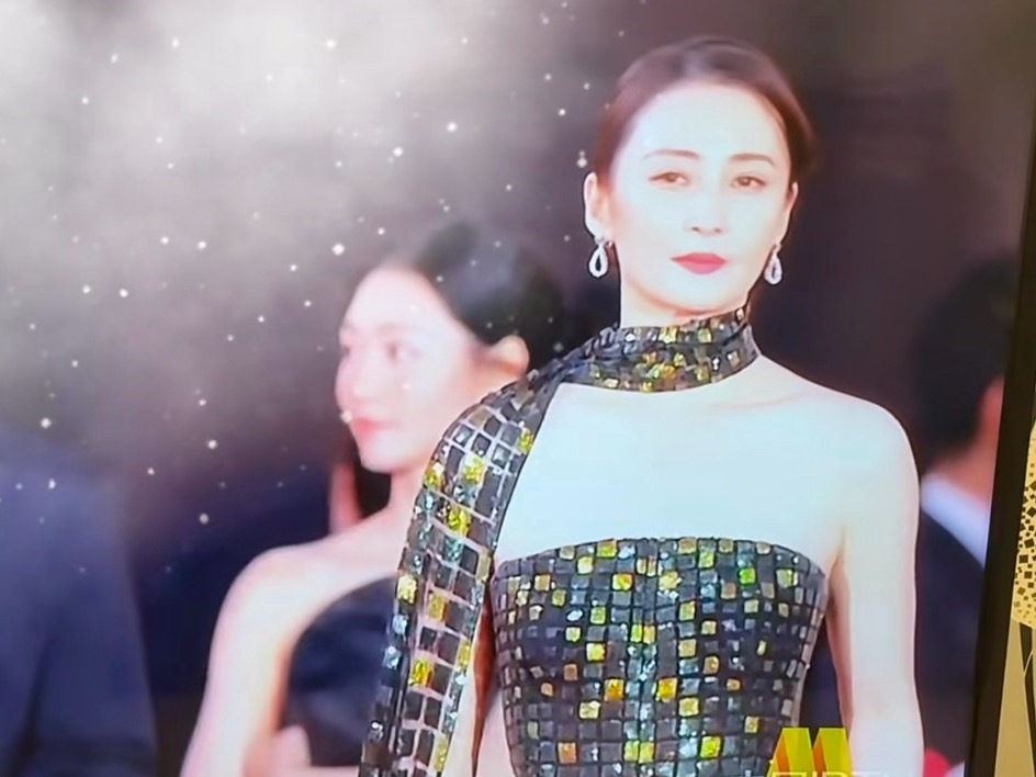 哎呀妈呀，蒋勤勤这么漂亮的吗虽然知道勤勤姐年轻之前美的惊为天人，可是看红毯还是被