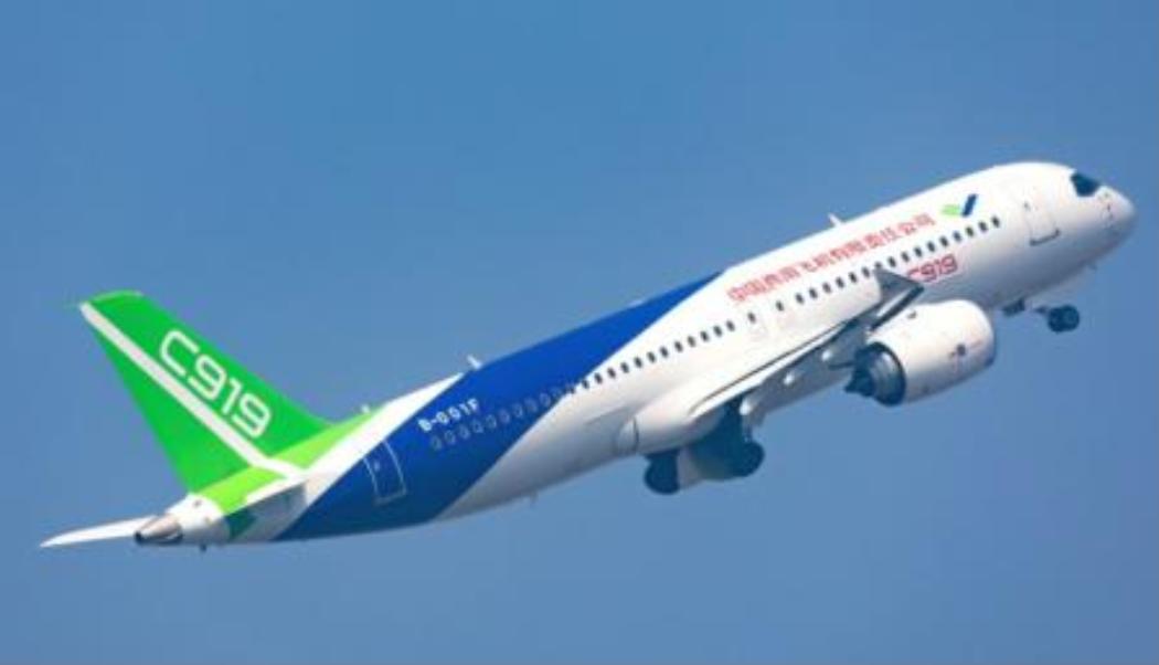 美国这一刀捅的可真够狠！一刀直插C919命脉，中国引以为傲的商飞C919客机，交