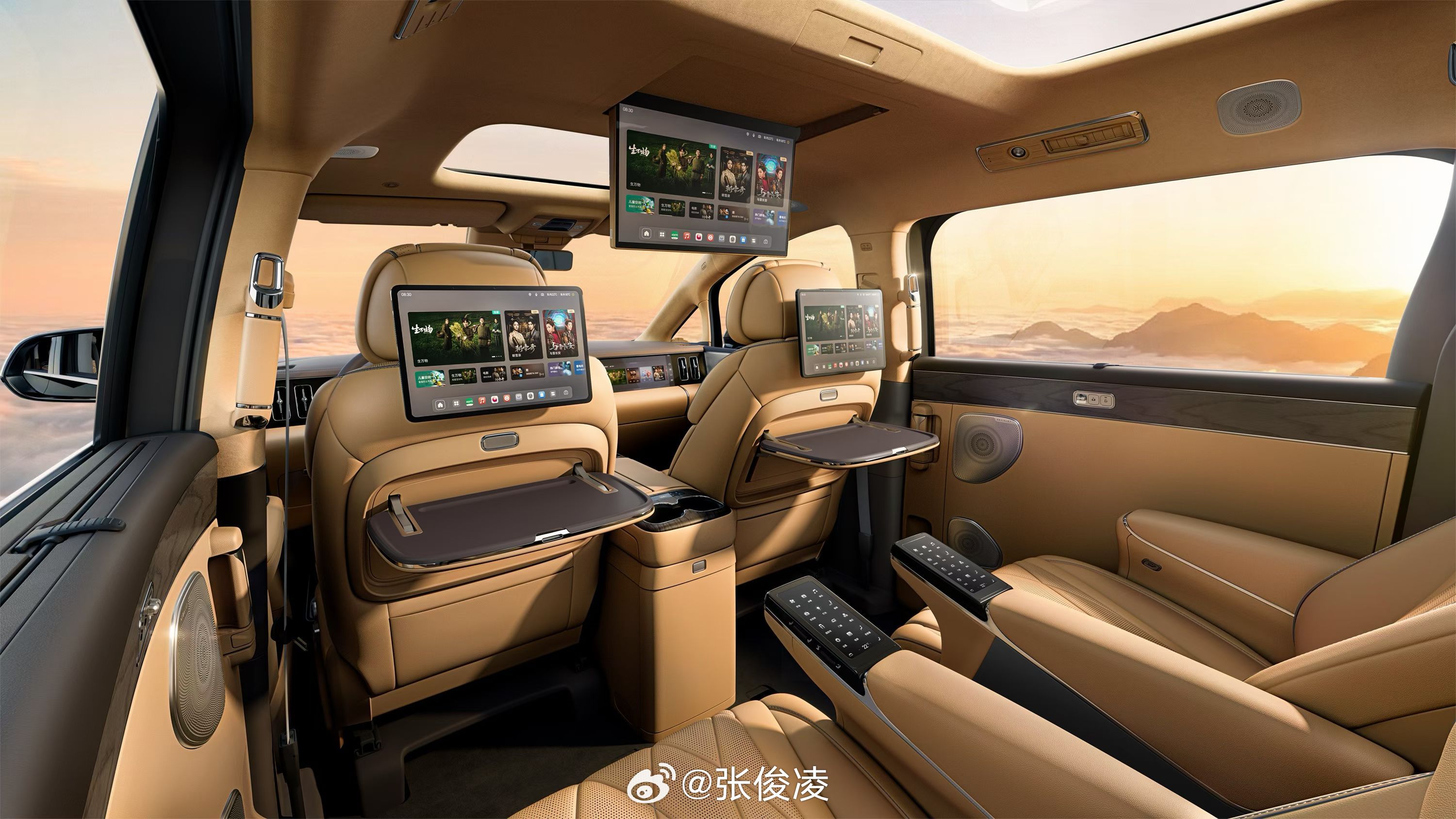 腾势这丧心病狂的屏幕配置，看都看不过来，要是看悠亚