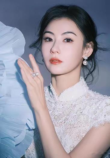 张柏芝可能真的后悔晚了，不是后悔2018年生下小儿子，也不是后悔没公开孩子爸爸，