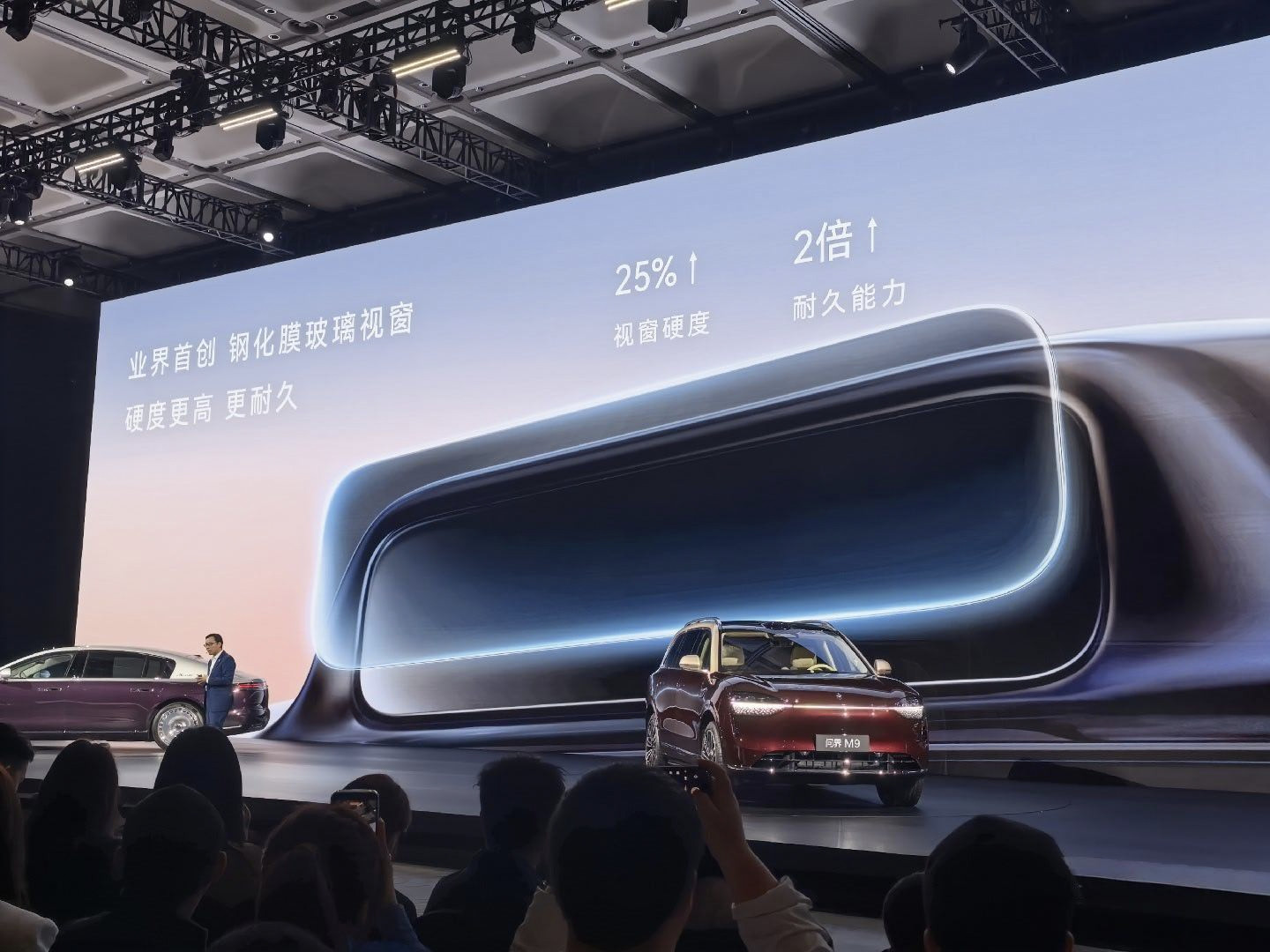 余承东越战越勇，鸿蒙智行用一场技术焕新发布会，就把三个阶层用户的目光牢牢牵引住了