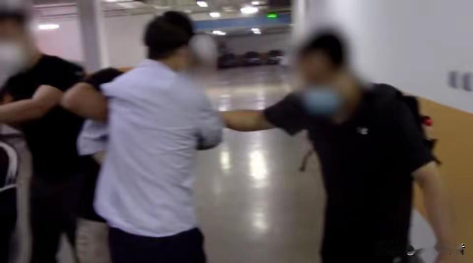 又被董明珠说中了!海归留学生郝某被策反，出卖我国核心要害部门机密。如今看看来