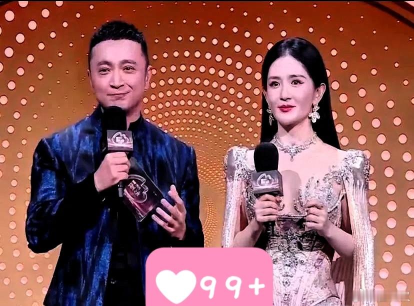 昨晚，在微博之夜的直播中，尼格买提遭遇了尴尬的一幕。当“陈楚歌”这个名字从他口