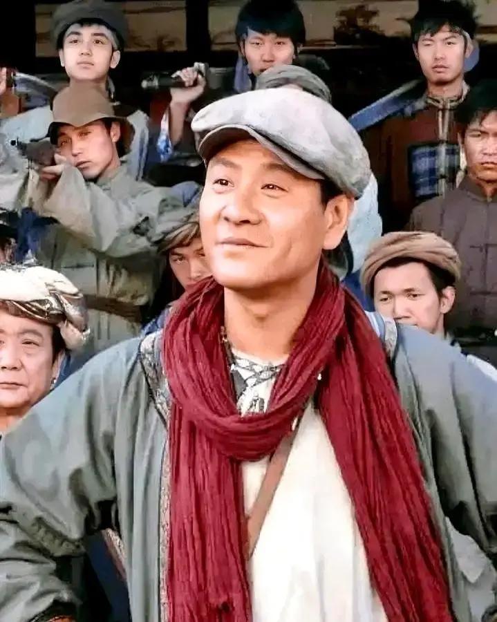 朱亚文只客串几场戏，片酬360万，比孙千少40万，比陈晓少640万。他一出场，