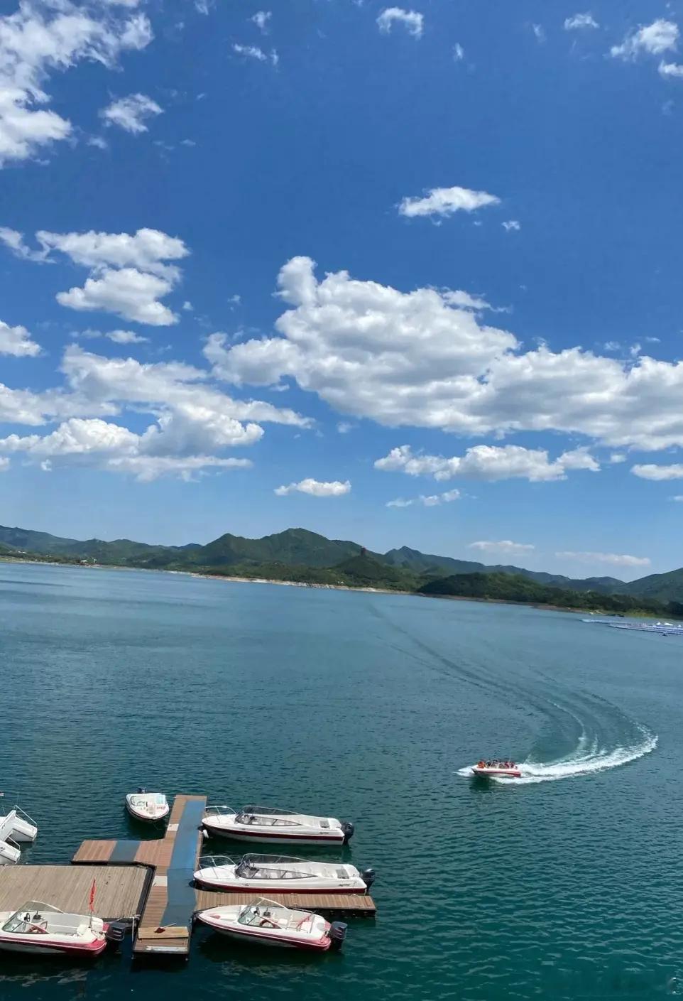盛夏追光之旅微博旅行ing京郊金海湖真的把山水和烟火气揉得恰到好处，沿着湖边散步