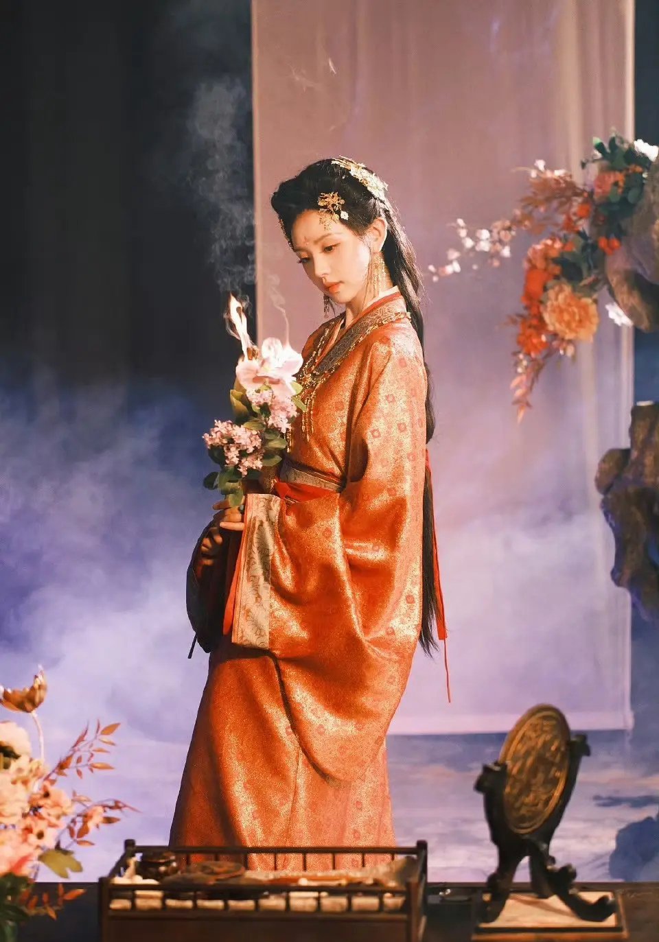 田曦薇孟子义同款战国袍造型，谁更胜一筹呢