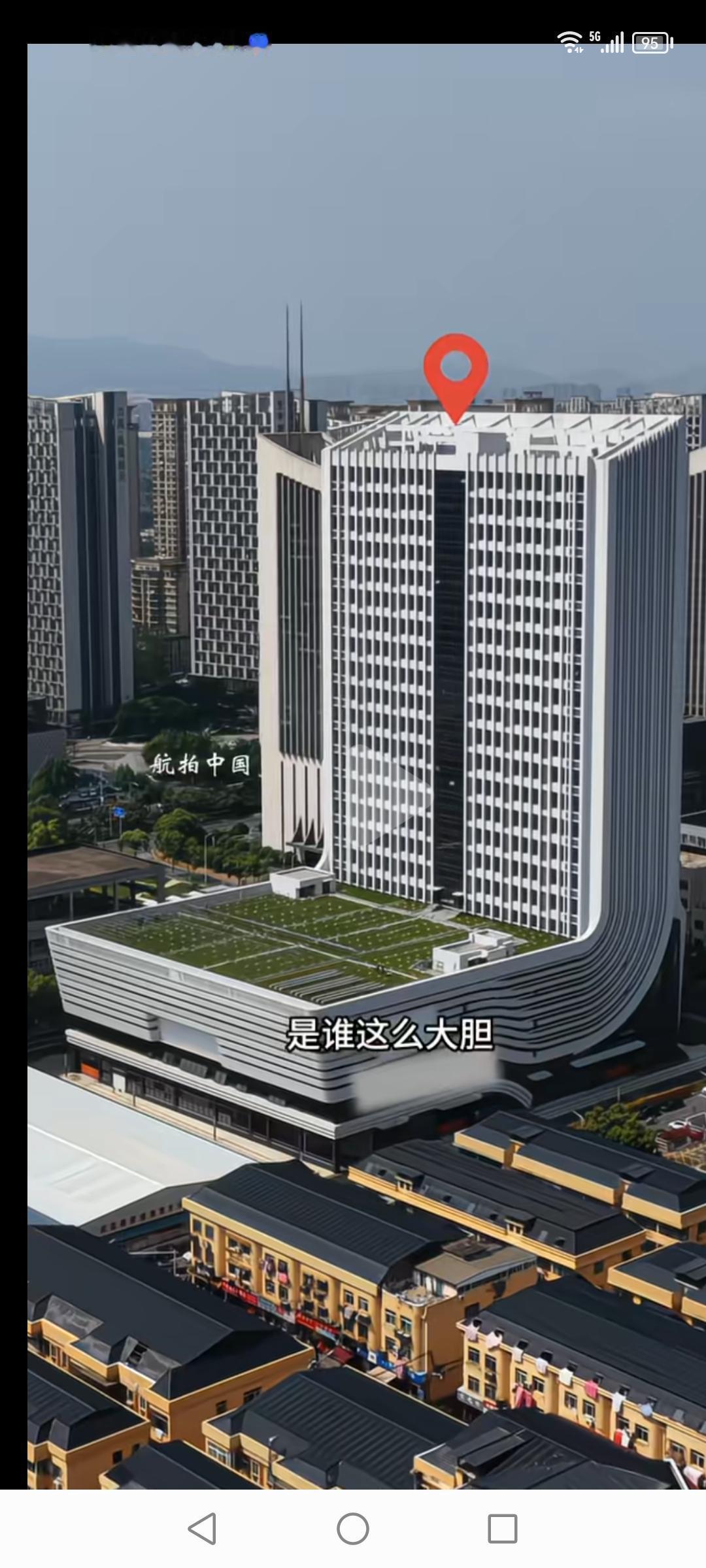 江西这建筑界真是越来越会整活了！南昌红角洲冒出个华宏汽车品牌中心，活脱脱把汽车座