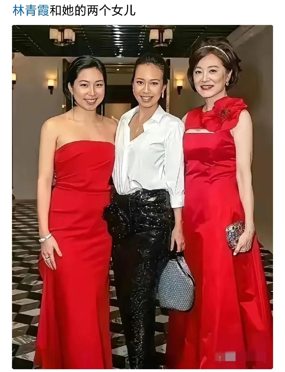 不得不说两个女儿都遗传了妈妈的好基因。[赞]