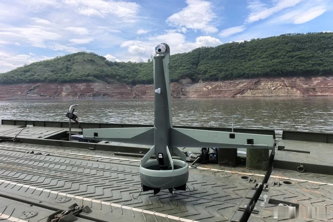 文鳐破晓每天认识一件兵器我们上一篇成飞官宣当中，说“猛龙扬名、威龙震撼、文鳐破