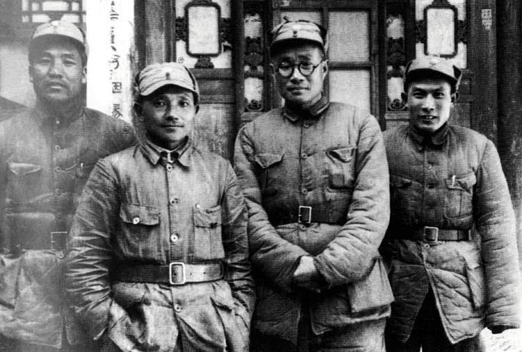 第二野战军成立，司令员是刘伯承，政委是邓小平，并没有设立副司令员。如果二野设立副
