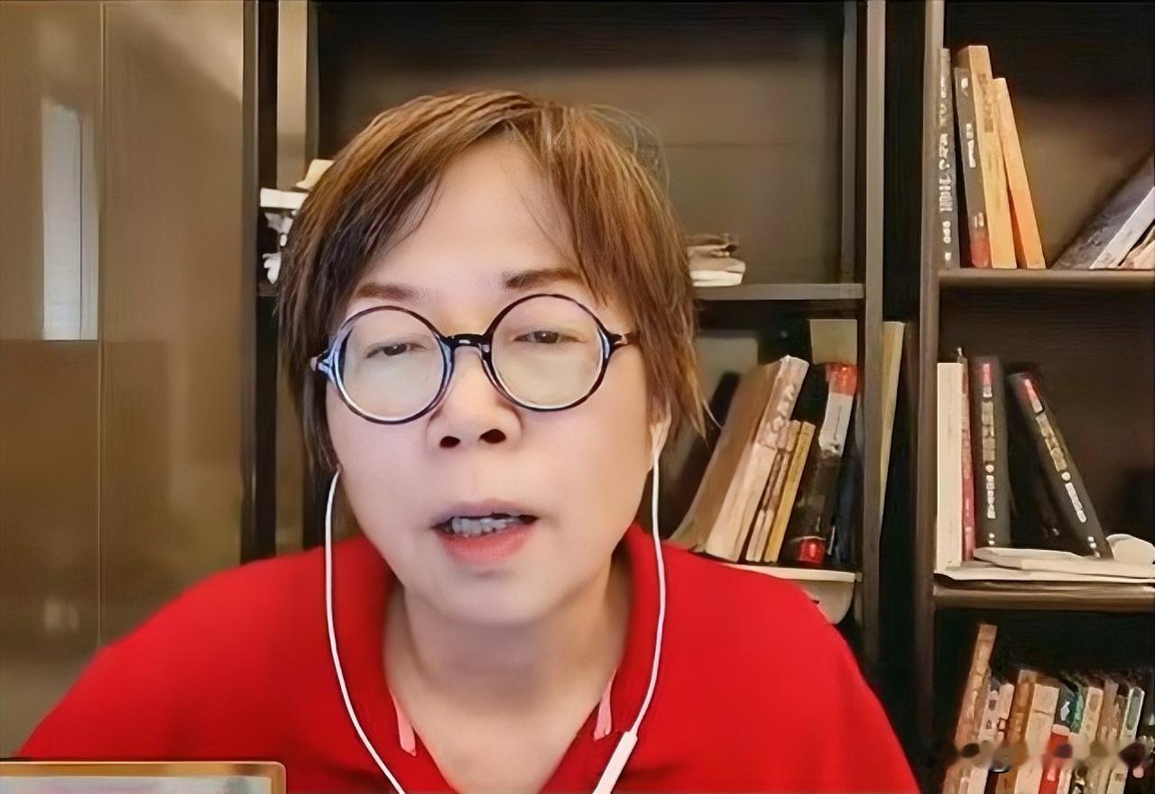 黄智贤称赞沈伯洋表现好：这个是事实媒体人黄智贤昨天（15日）在节目中表示，“