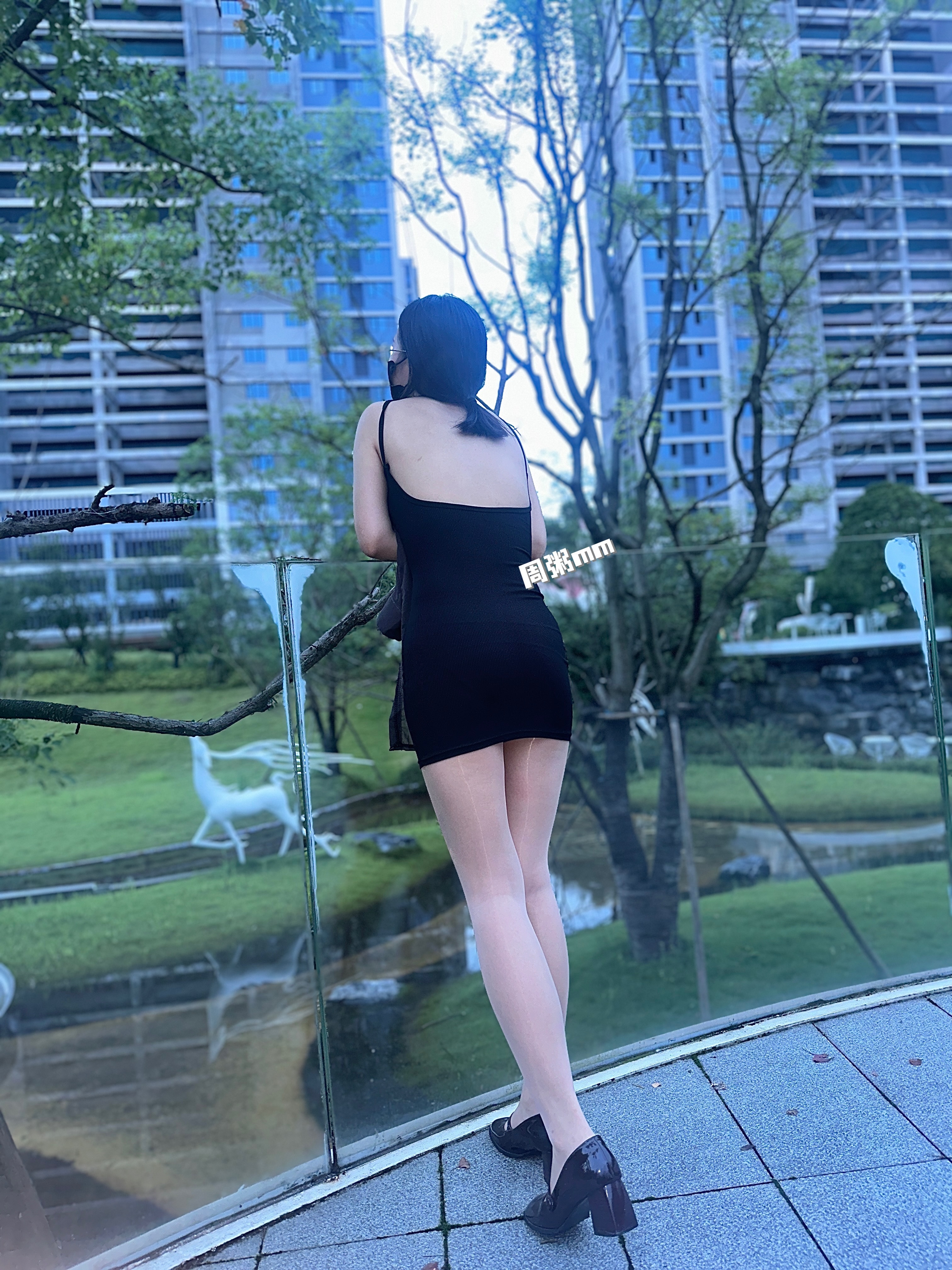 被人夸背好看～开心​​​