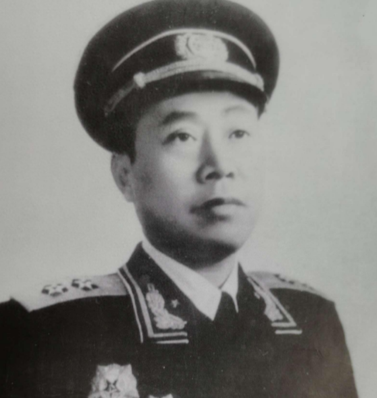 1942年，海匪孙二虎与陶勇洗澡后，突然有人匆忙塞给孙二虎一封信。由于不识字，他