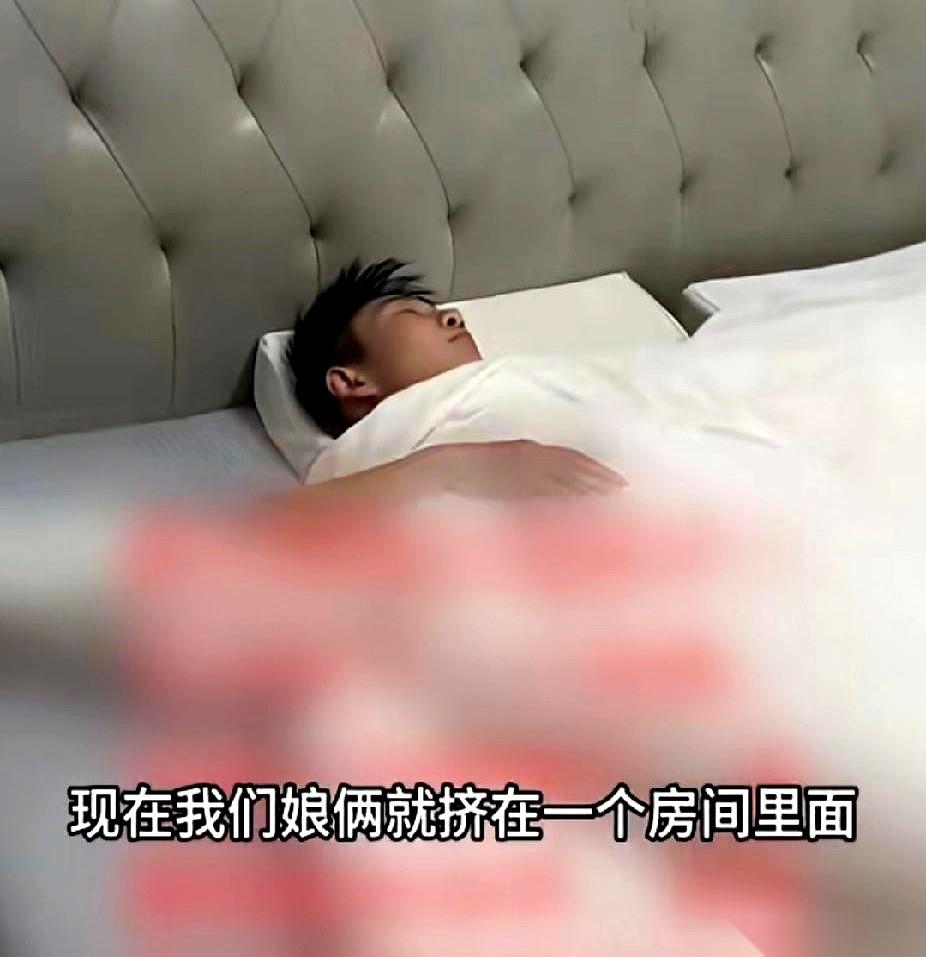 老公走了，家里那个活蹦乱跳的小男孩，好像也跟着一起“消失”了。不敢一个人在客厅