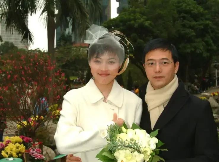 娱乐圈的离婚戏码看多了，大都是撕脸互撕、争家产，偏偏张锦程和张延这二十年的感情走到尽头，连个水花都没