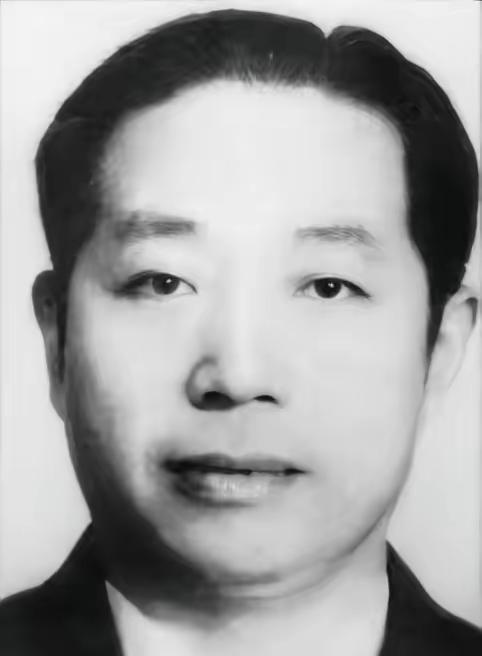 刺蒋失败后，百变杀手华克之投奔延安，伟人当场断言：你绝不能留在这里！1937年的