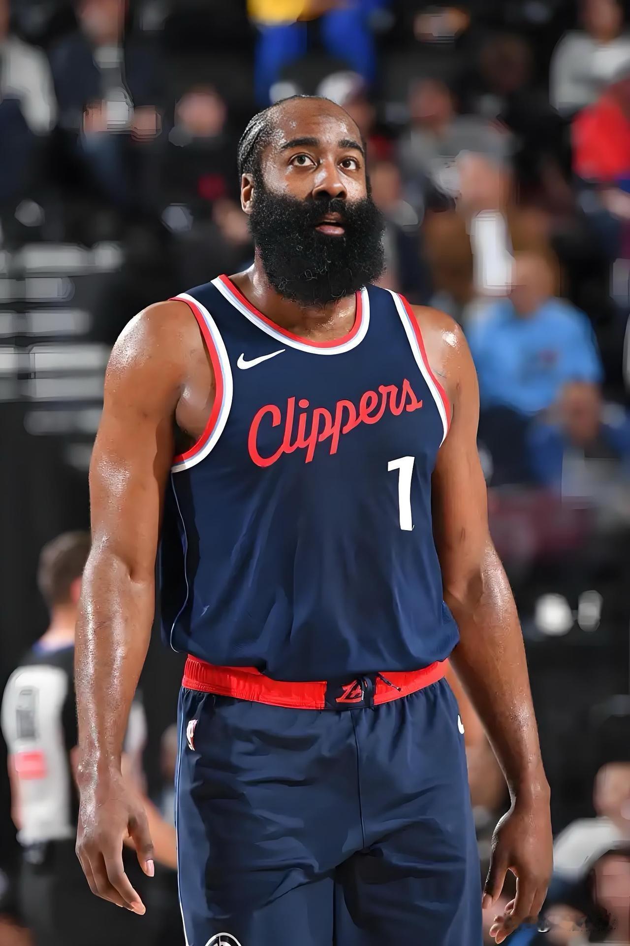 其实鲈鱼是故意的，就是想让哈登难受！鲈鱼真是战术鬼才，拖刀计，杀个回马枪，把