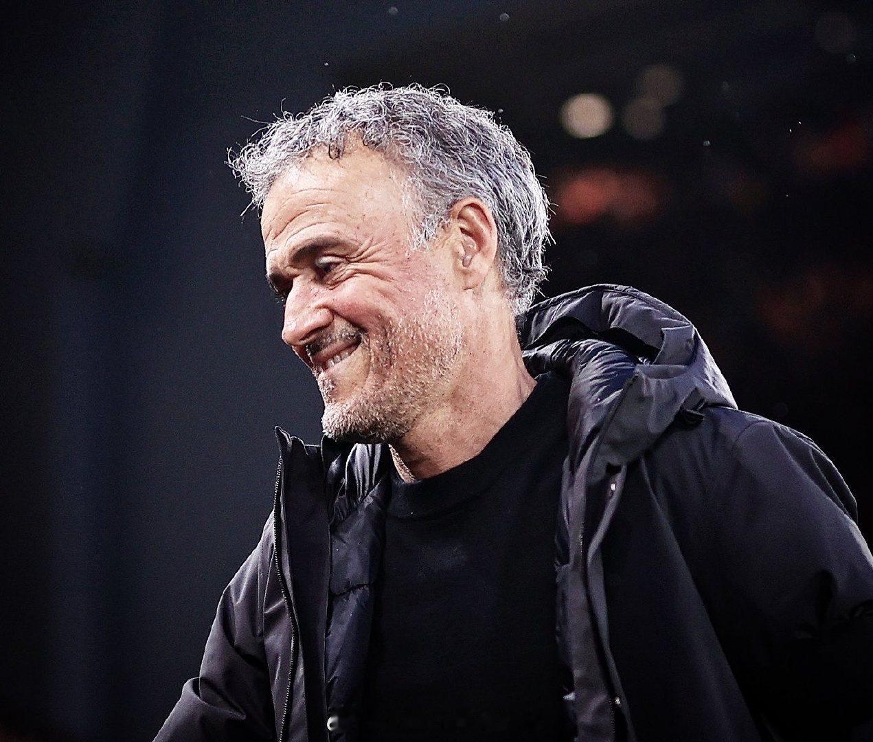 【次回合进三球才保险】欧冠半决赛首回合，巴黎圣日耳曼5比4拜仁。赛后，巴黎主帅恩