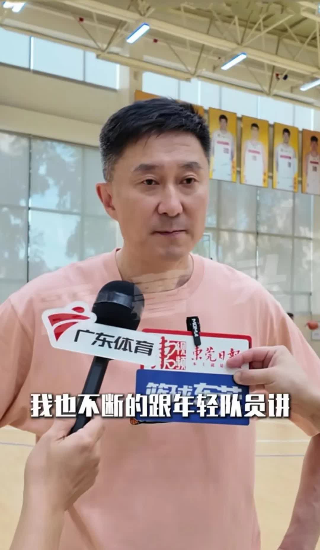 尽管外界给予杜锋指导巨大的舆论压力，但直至此时此刻广东东阳光的领导层依然只字不提