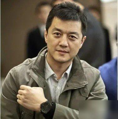 李嫣18年，治兔唇花了一千万。李嫣出生才三个月，父母就带她飞去美国，听说那场