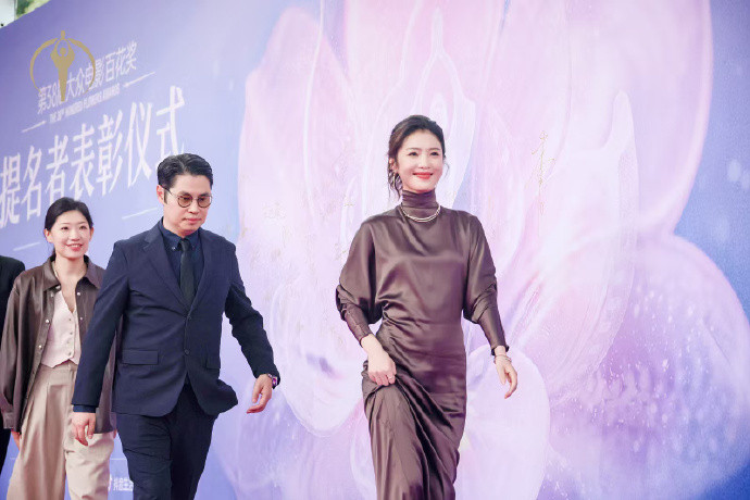 【李云霄可塑性好强】李云霄一直在挑战各种可能从越剧舞台上的水袖翩跹，到大银幕里的