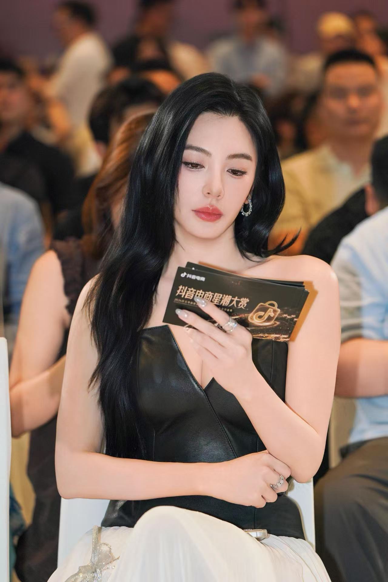 张雨绮的权威我后知后觉重刷片段狠狠被戳到，是由内而外散发出来的底气，这种气质真