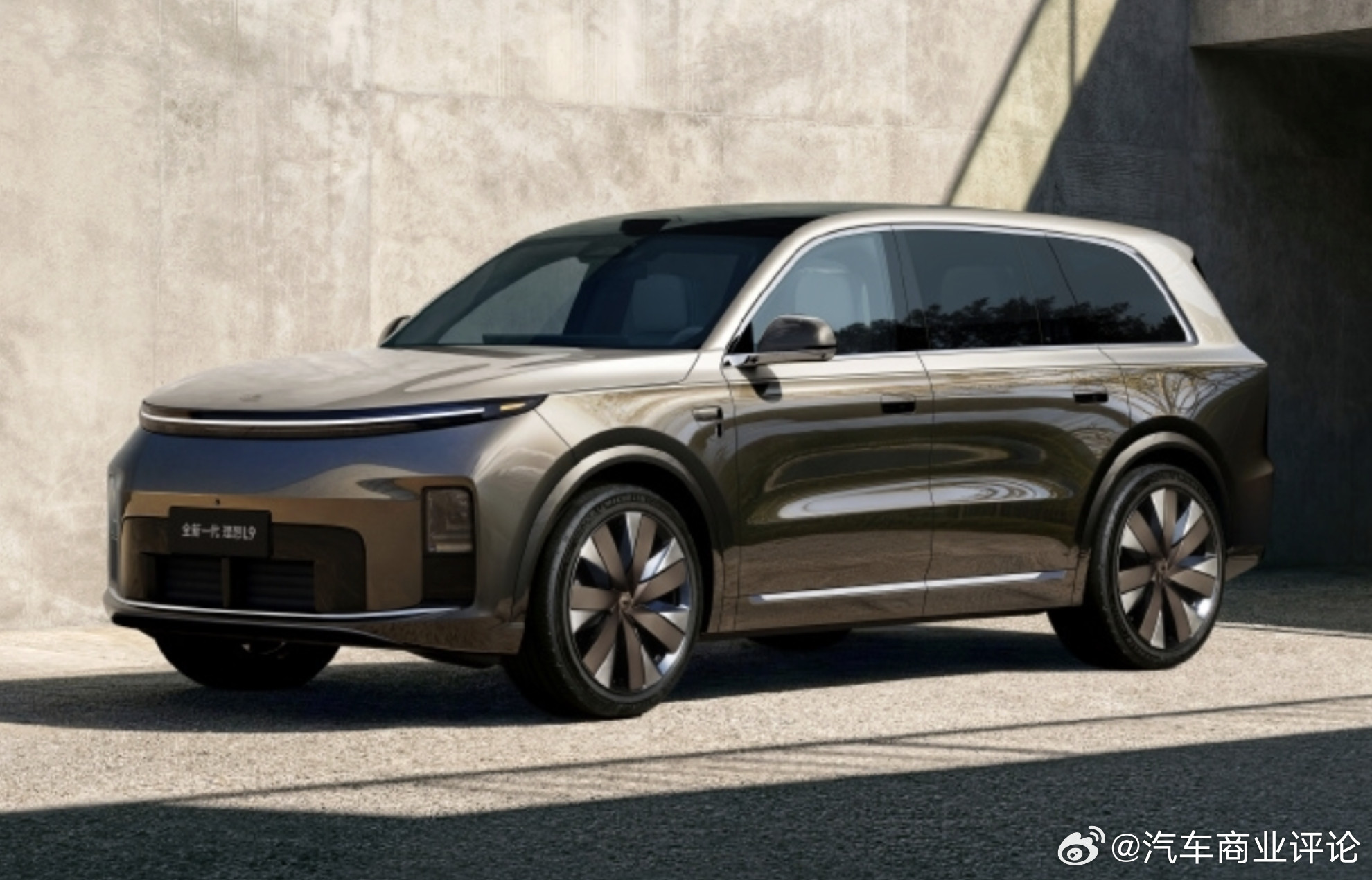 理想汽车宣布放弃“油改增”全面转向原生增程平台理想汽车整车电动产品负责人唐华寅