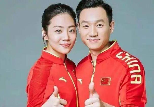 奥运冠军杨威为陪儿子杨阳洋在港求学，一家六口蜗居香港40多平出租屋。空间极度局