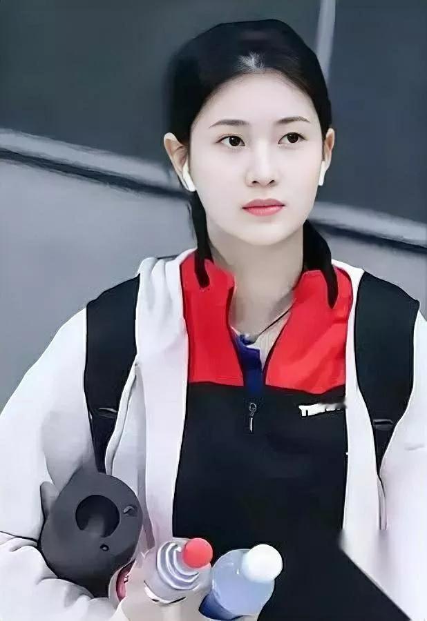 河北队输了，但有人赢了人心。不是孙颖莎的安慰，是王添艺的脸红。刚才她蹲在