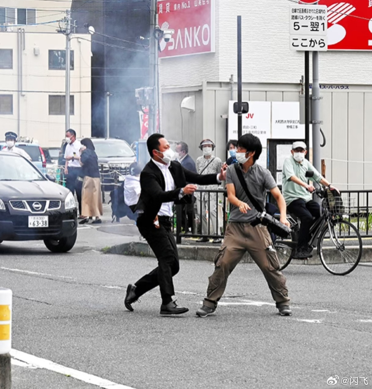 安倍晋三本人都没说什么，罚山上彻也原价买杯瑞幸咖啡得了。