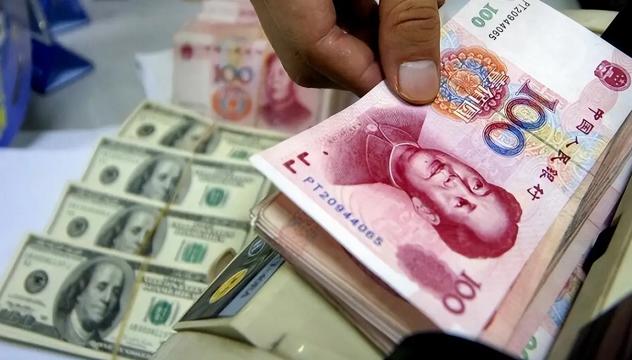 卢麒元：救美元的代价，我们付得起吗？美元摇摇欲坠，全球目光却看向中国——连普