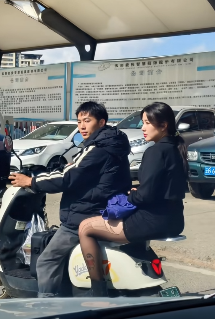 男的廷帅的，难怪女的看的上