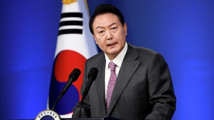 内幕曝光，尹锡悦以一敌十，像过年的猪一样扭动，直接被放倒韩国特别检察组再次前往