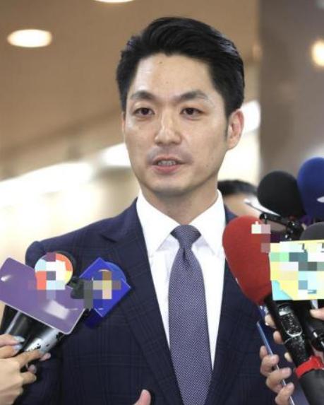 有了蒋万安，郝龙斌可以化险为夷吗？蒋万安的表态来晚了。据党内民调显示