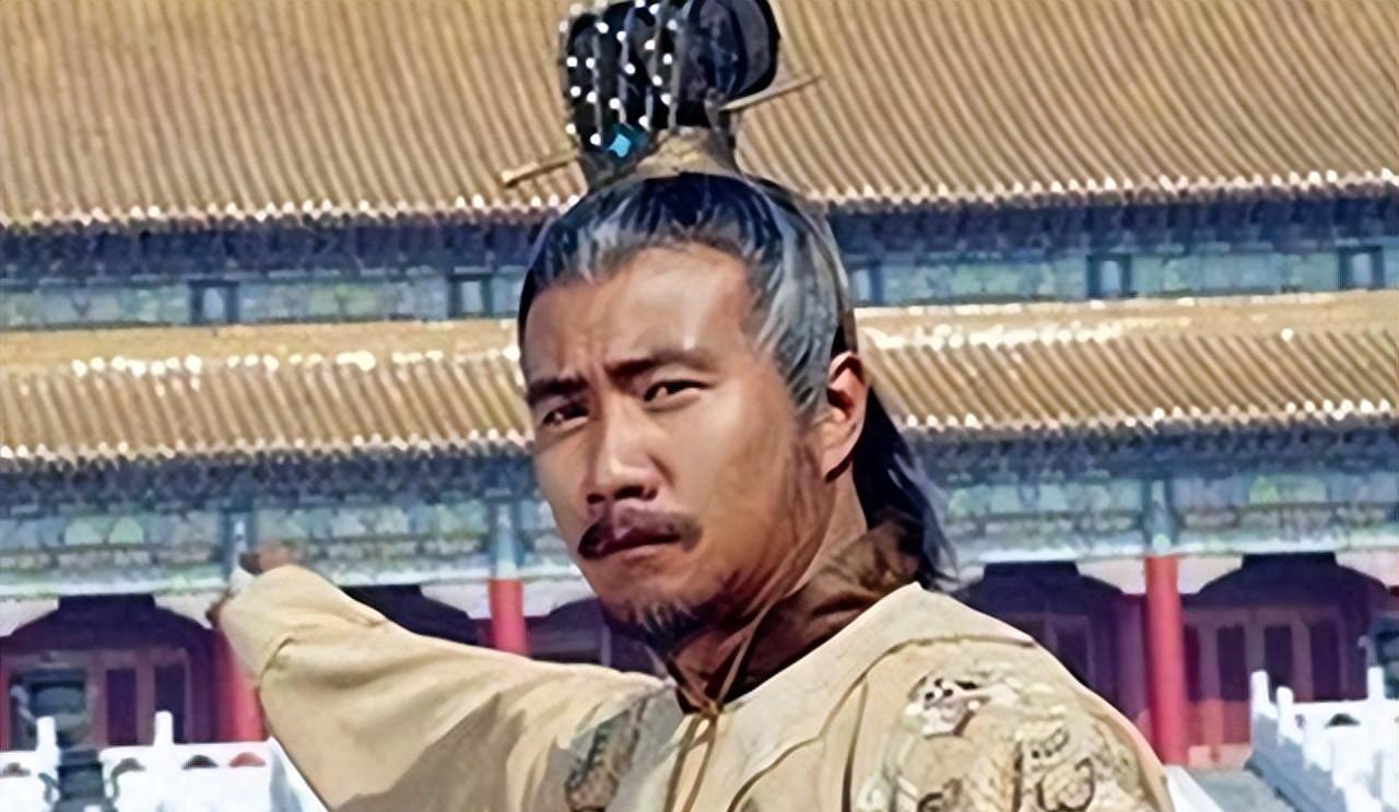 洪武年间，三品官员曾秉正被朱元璋罢了官。为人清廉的他，穷到没钱回家，所以他卖了女