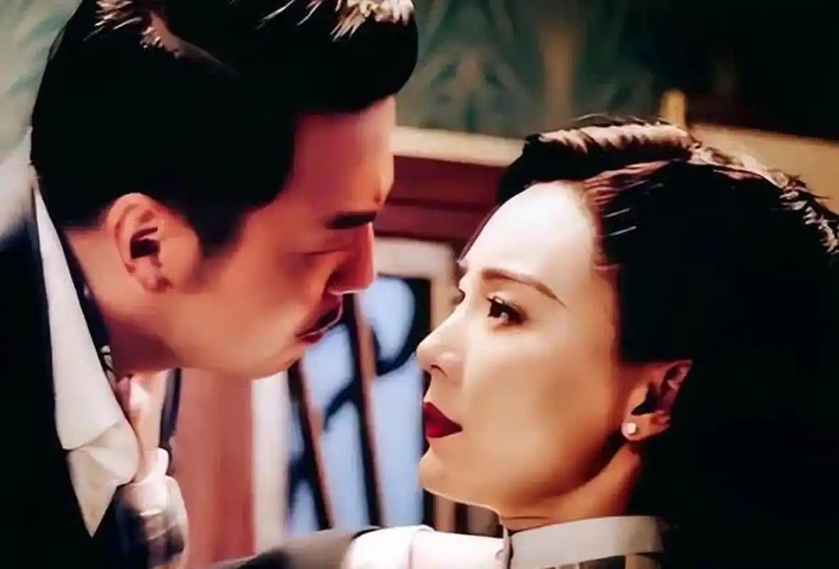 一次，雷佳音跟陈数有一场吻戏，雷佳音问她：“数姐，听说咱俩今天要拍亲嘴儿的戏，姐