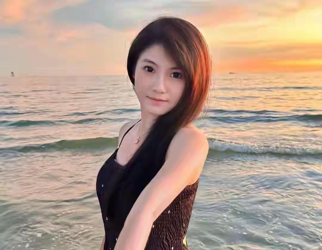 贵州21岁女护士白天救死扶伤，晚上飙车丧命，崭新头盔到死没拆封21岁的郑瑶