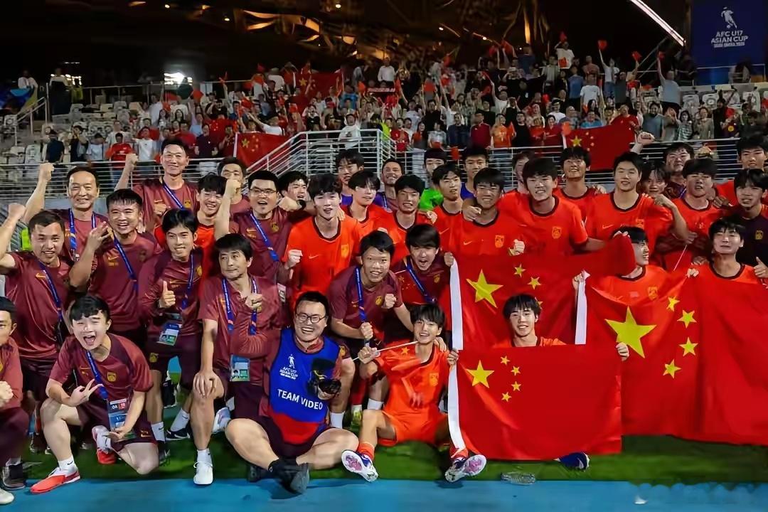 在U17国足2-3输给日本队后，主教练浮岛敏在赛后接受了采访。有记者提问到了上半