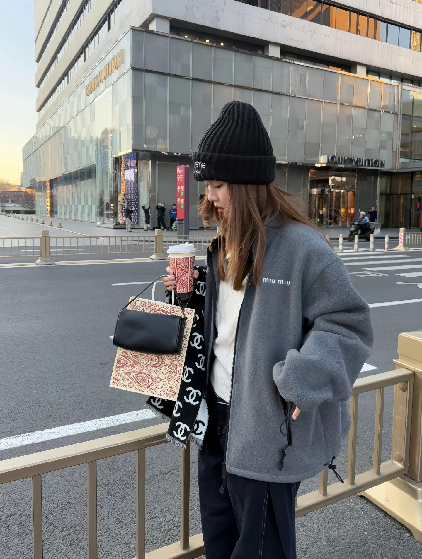 早秋穿出氛围感。