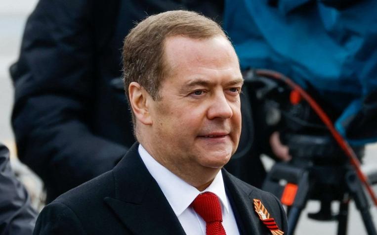 俄罗斯前总统梅德韦杰夫猛烈抨击特朗普，称北约完全疯了！梅德韦杰夫今天写道：“先是