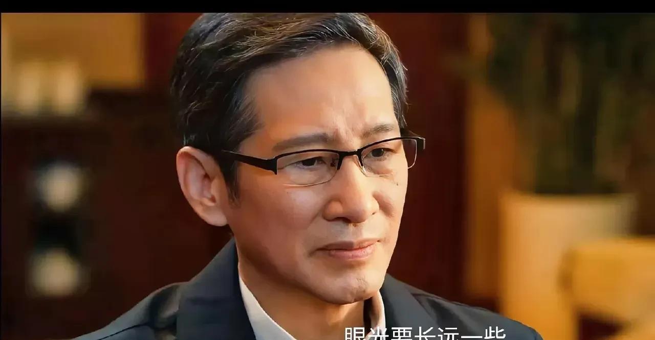 《以法之名》指导小组解散，郑雅萍无奈，洪亮硬刚四连问让张放沉默。迫于各方压力，