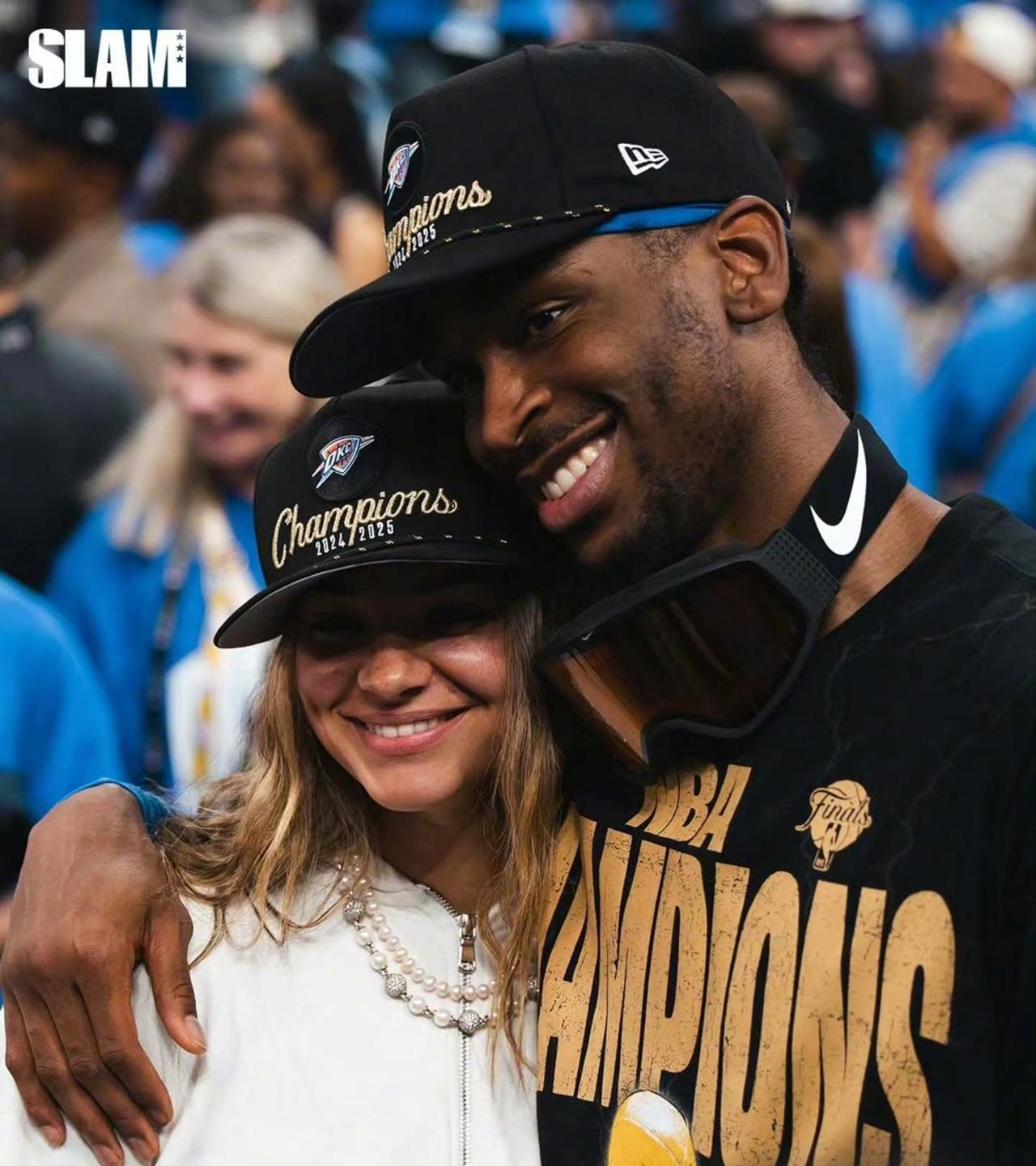 花边！NBA总决赛场边的女友们，都是金发漂亮子！NBA场边不乏亮眼的美女，比如