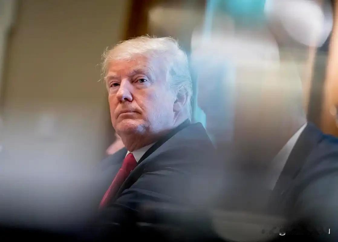 特朗普这回玩大了！把马克龙的“私信”晒到网上，这招简直比洪森放录音还“狠”！