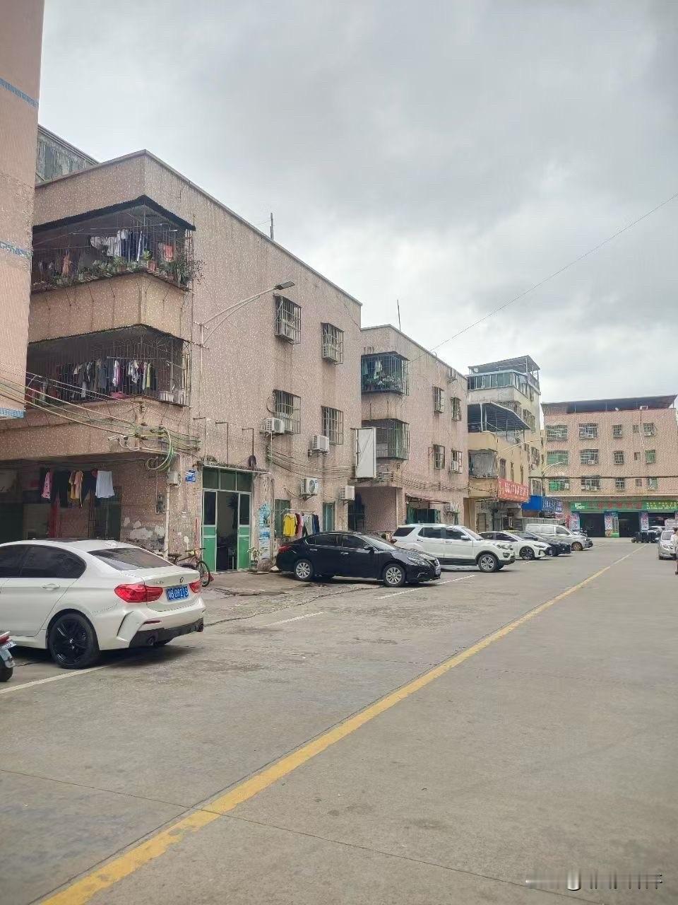 房子位于惠州惠城区乌石村可以做商铺的这栋自建房占地90平方米，建筑面积达3
