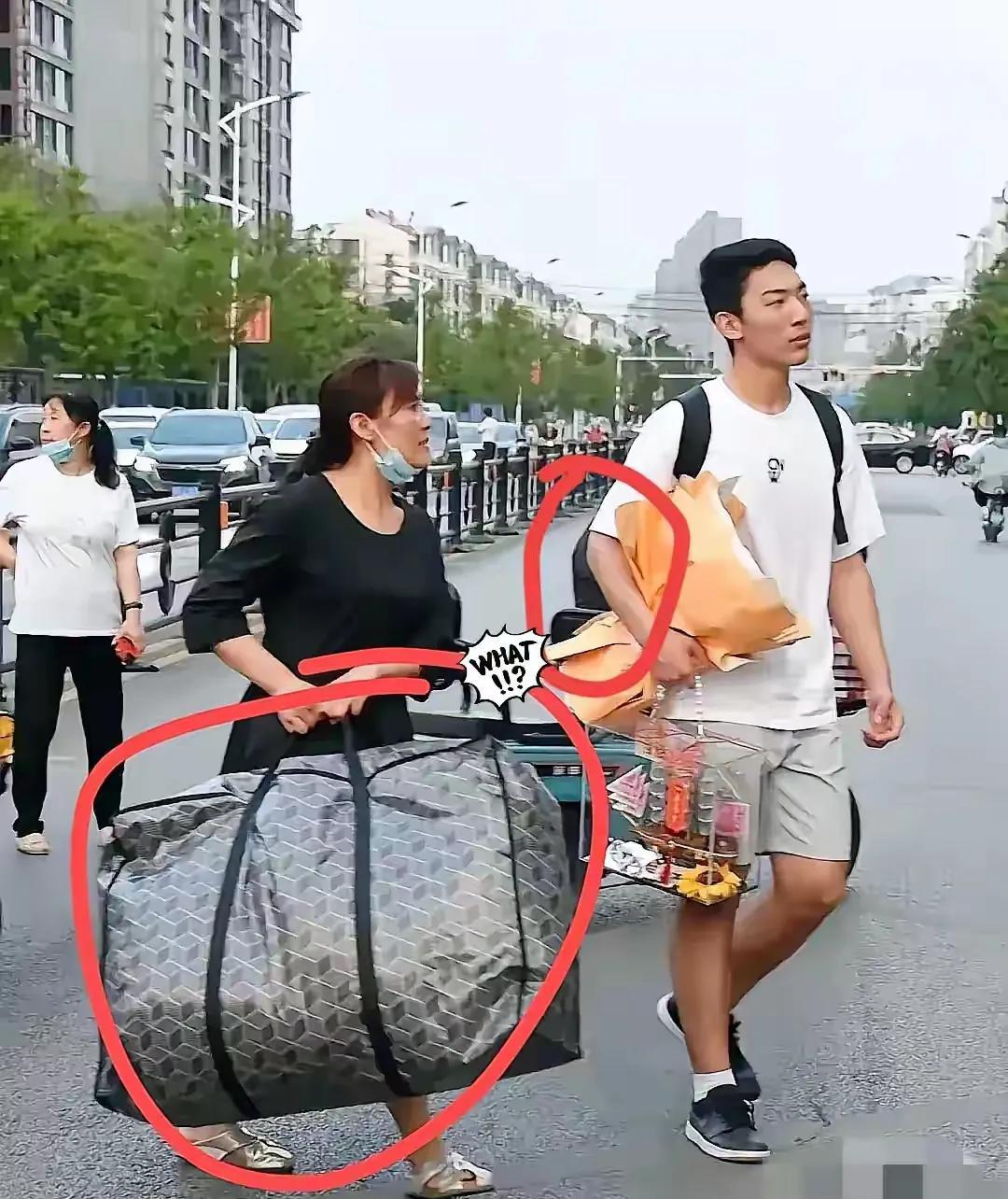 怪孩子吗？有些事情不能都怪孩子！据说这张照片一出来就火了，一个孩子高考结束了，