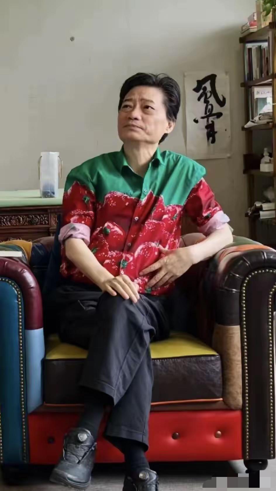别翻遍评论区猜他是谁了，当年敢当众说冯小刚在自己眼里就是渣渣的那个犀利名嘴，现在